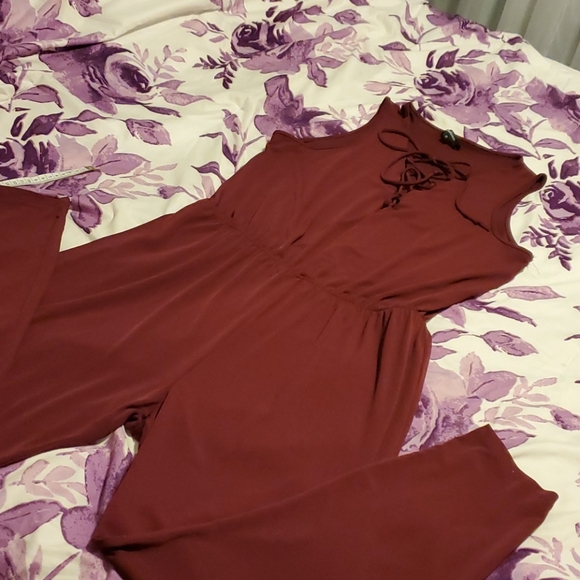 Burgundy romper - Picture 1 of 6